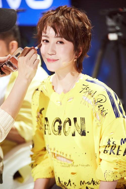 马丽爆料老公是谁啊视频,老公身份曝光,背后故事引热议 第1张 马丽爆料老公是谁啊视频,老公身份曝光,背后故事引热议 第1张